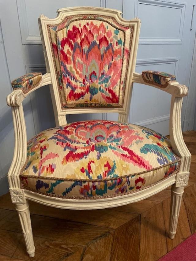 Fauteuil 18 ème en cabriolet modèle chapeau de gendarme