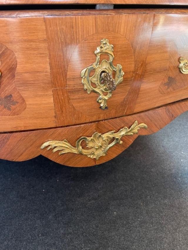 Commode 18 &egrave;me en marqueterie de fleurs d'&eacute;poque Louis XV-photo-2
