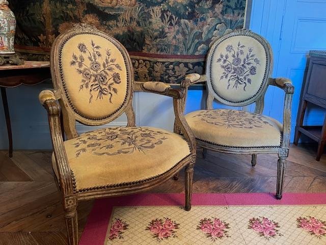 Pair Of 18th-century Armchairs With Medallion-shaped Backs In The Louis XVI Style