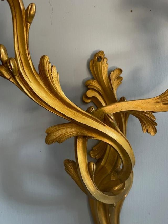  Deux ou quatre appliques en bronze dor&eacute; et cisel&eacute; de style rocaille , -photo-2