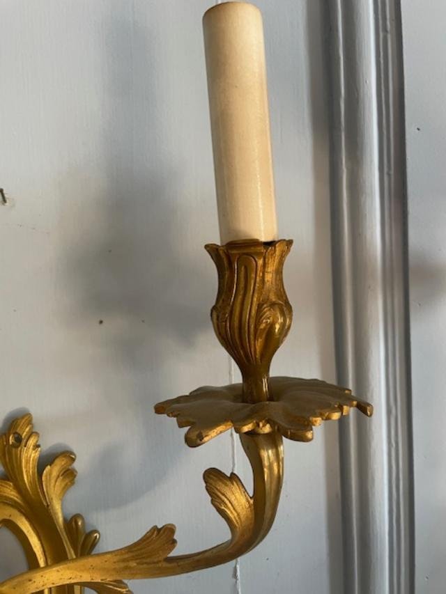  Deux ou quatre appliques en bronze dor&eacute; et cisel&eacute; de style rocaille , -photo-3