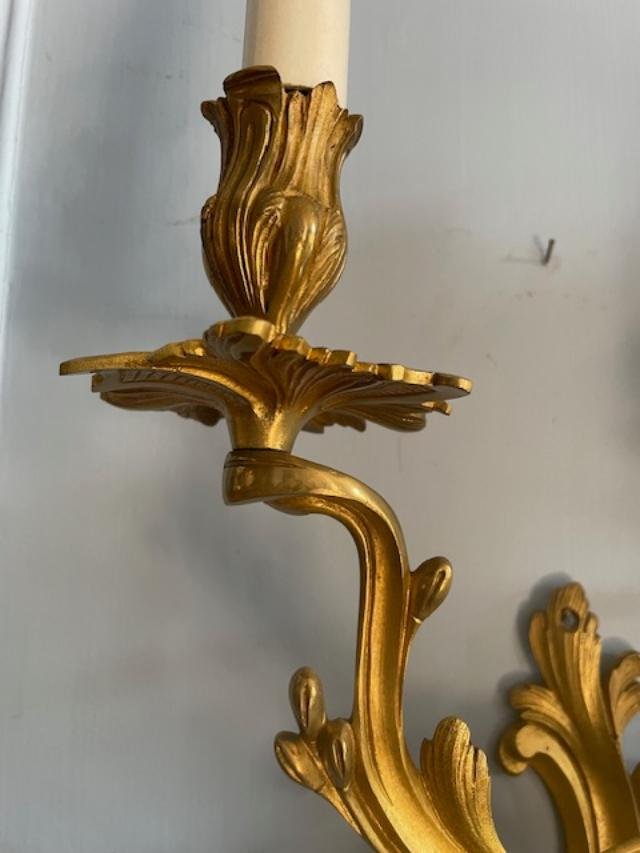  Deux ou quatre appliques en bronze dor&eacute; et cisel&eacute; de style rocaille , -photo-4