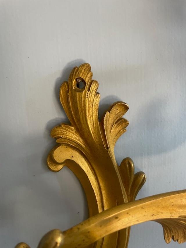  Deux ou quatre appliques en bronze dor&eacute; et cisel&eacute; de style rocaille , -photo-1