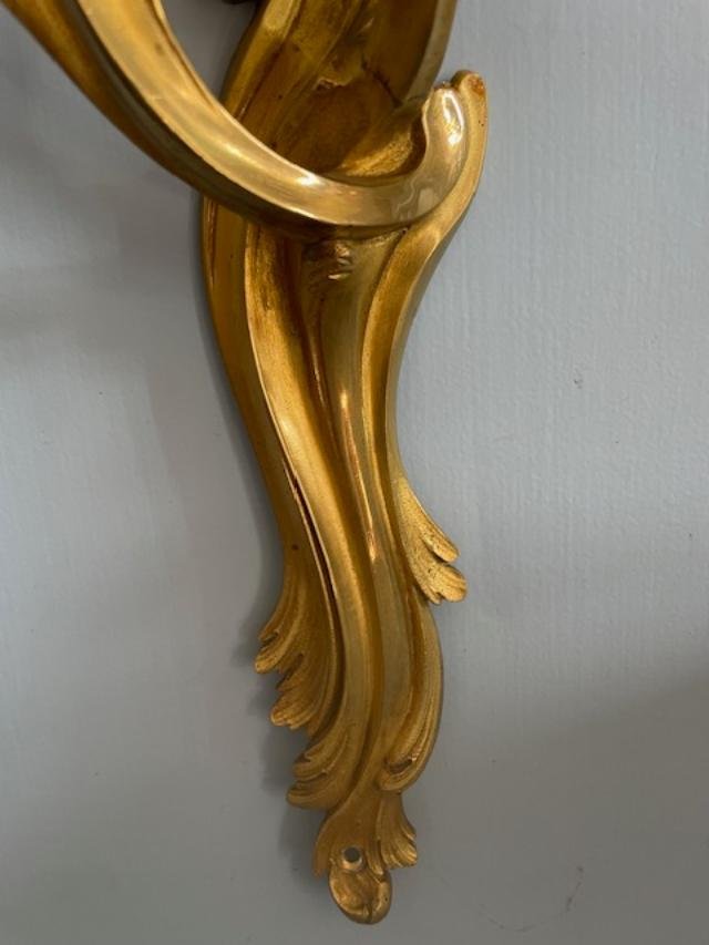  Deux ou quatre appliques en bronze dor&eacute; et cisel&eacute; de style rocaille , -photo-2