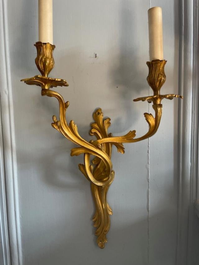  Deux ou quatre appliques en bronze dor&eacute; et cisel&eacute; de style rocaille , 