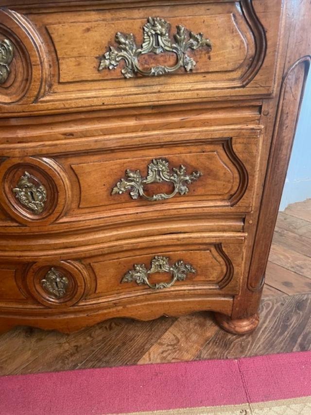 Petite commode 18 ème en noyer d'époque Régence.-photo-4
