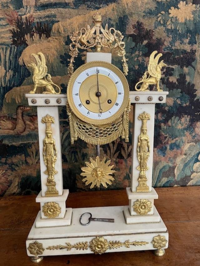 Importante pendule portique fin 18 ème d'époque Directoire