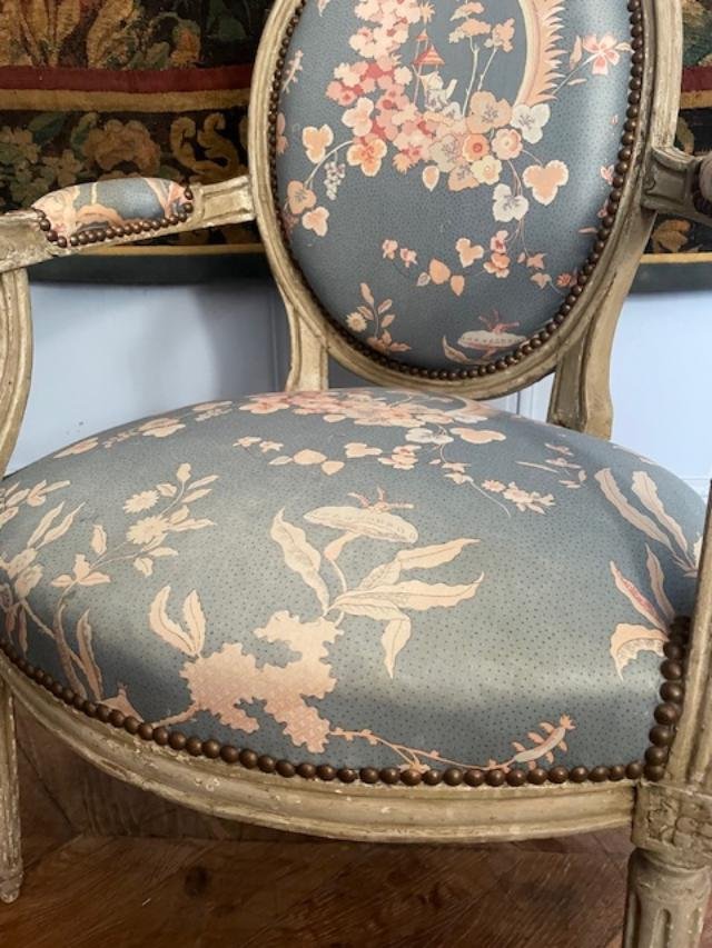 Louis XVI-style Medallion Armchair-photo-4