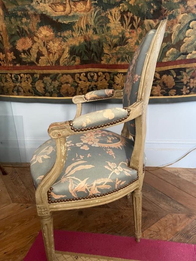 Louis XVI-style Medallion Armchair-photo-1