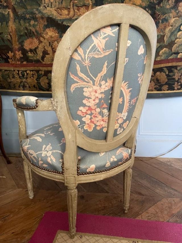 Louis XVI-style Medallion Armchair-photo-2