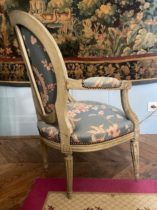 Louis XVI-style Medallion Armchair-photo-3