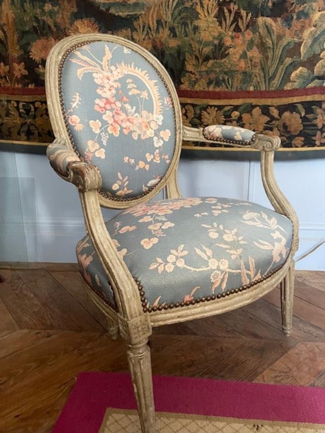 Louis XVI-style Medallion Armchair-photo-4