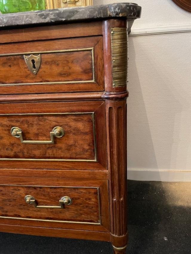 Louis XVI-era Chest Of Drawers In Mottled Mahogany-photo-4