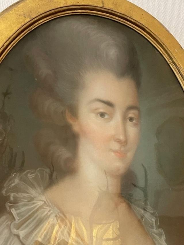 18th-century Portrait Of The Marquise De Sailly-photo-2