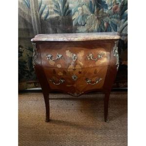 Petite commode d&#039;entre deux de style Louis XV