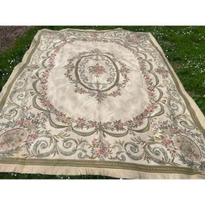 Important tapis de style Louis XVI aux petits points