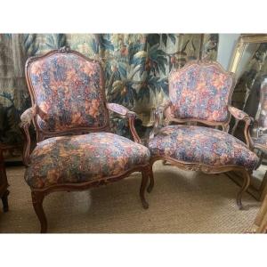 Paire de fauteuils à dossier plat en noyer d'époque Louis XV , 18 ème siècle