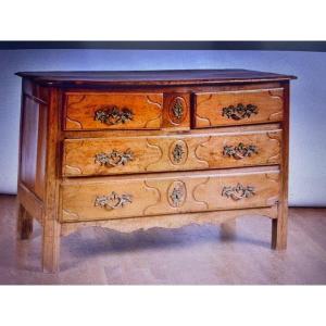 Commode 18 ème en bois naturel ouvrant en à cinq tiroirs