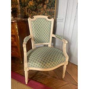 Fauteuil 18 ème chapeau de gendarme . Epoque Louis XVI