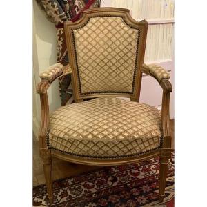 Fauteuil 18 ème chapeau de gendarme . Epoque Louis XVI