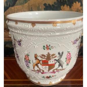 SAMSON cache-pot en porcelaine à décor d'armoiries;