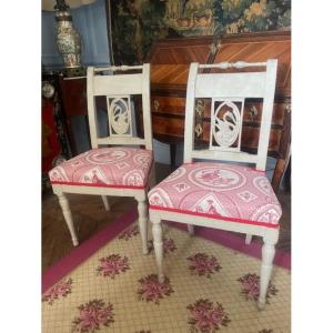 Paire de chaises Directoire en bois laqué gris