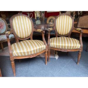 Paire de fauteuils 18 ème en médaillon d'époque Louis XVI