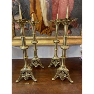 Rare suite de 4 chandeliers d'autel du 19 ème