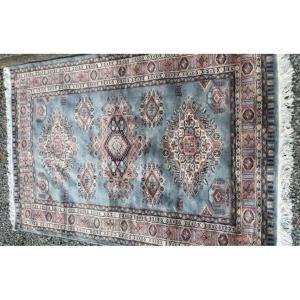 Hand-knotted Wool Oriental Rug
