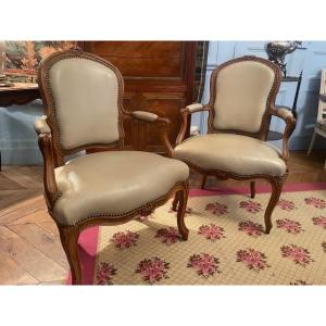 Paire de fauteuils 18 ème en cabriolet d'époque Louis XV