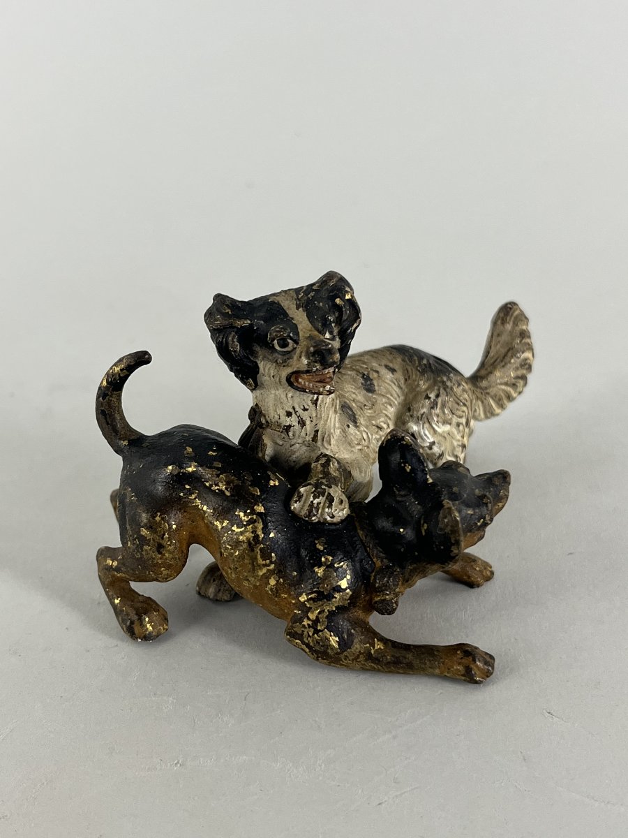 Vienna Bronze, Dog