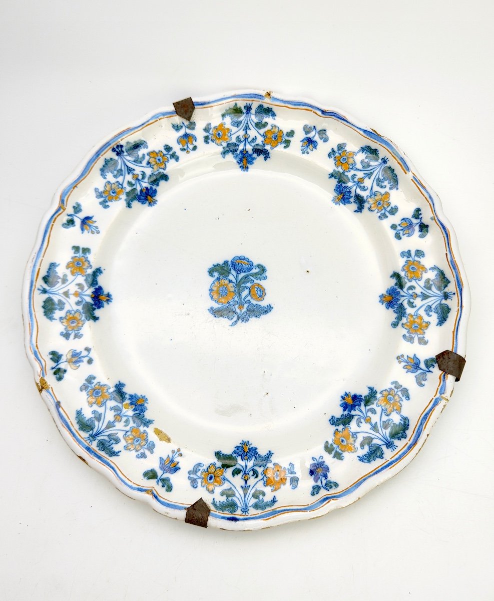 Moustiers Olérys Earthenware Round Scalloped Dish Decorated With Flowers Of Solanée 18th Century-photo-2