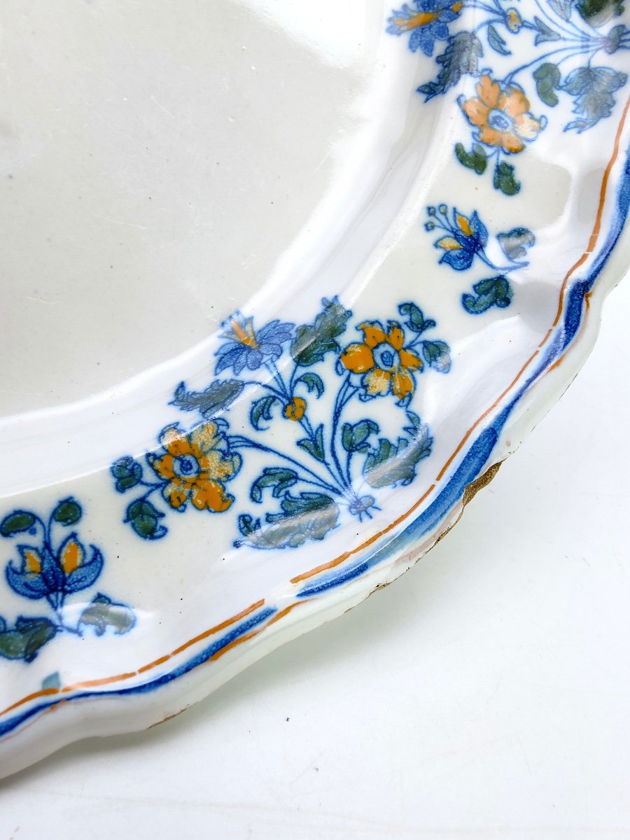 Moustiers Olérys Earthenware Round Scalloped Dish Decorated With Flowers Of Solanée 18th Century-photo-1