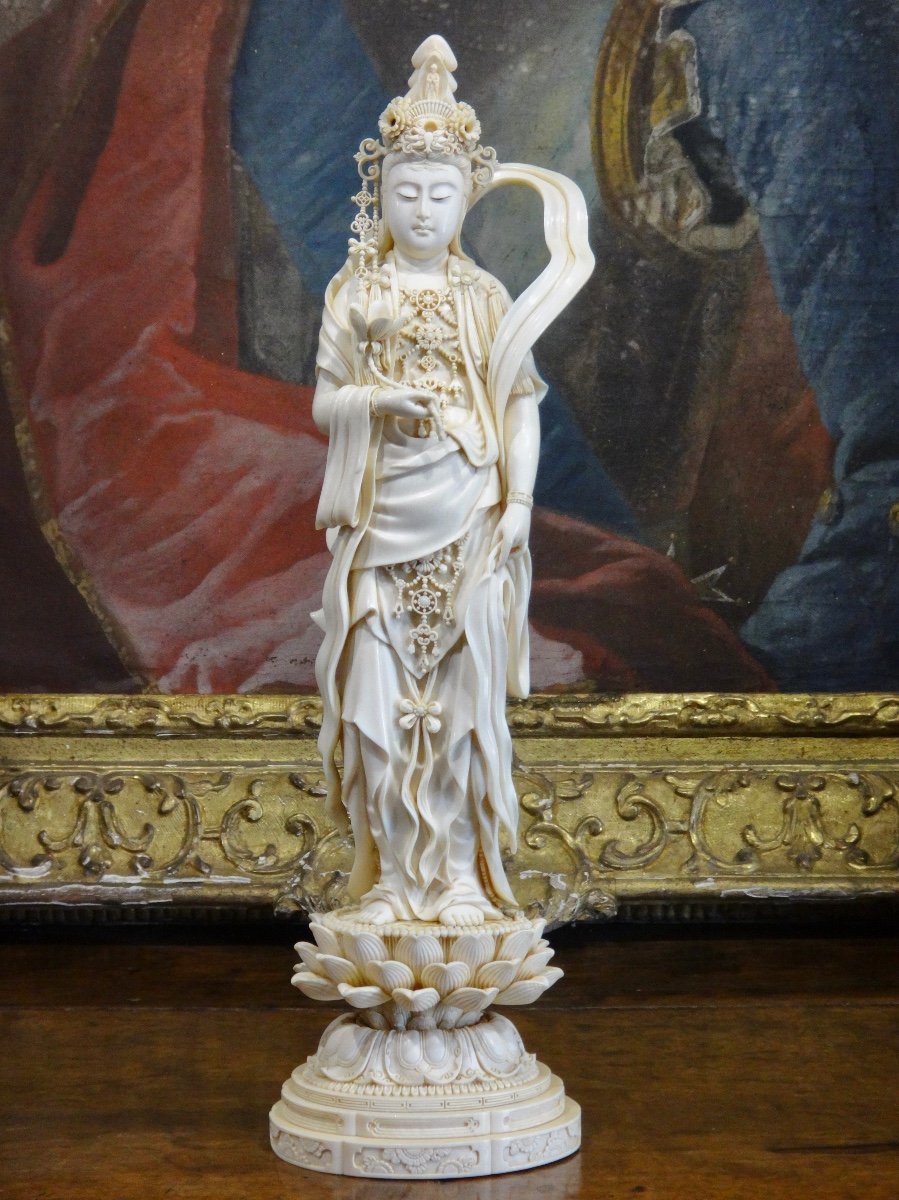 Grand Okimono en ivoire déesse Kannon période Meiji (1868-1912)