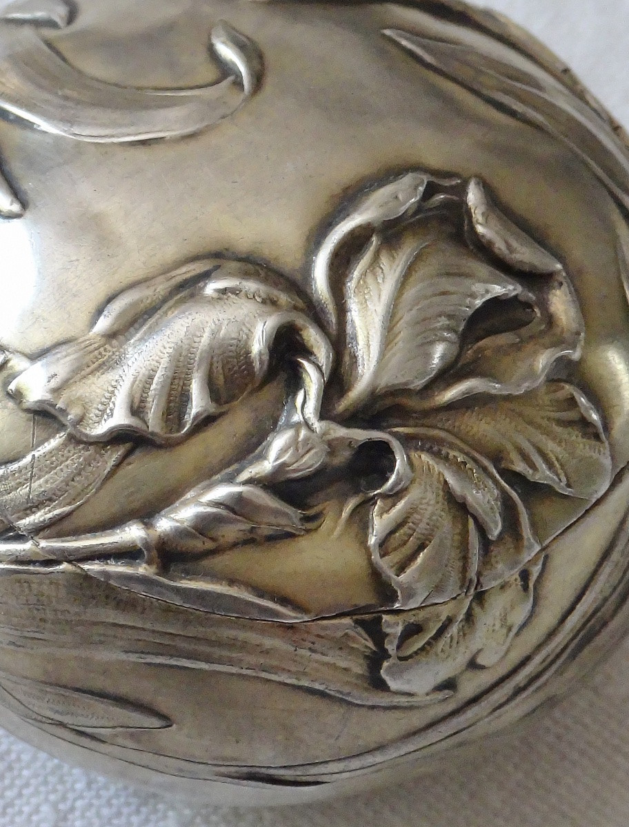 Solid Silver Round Box Decorated With An Iris From The Art Nouveau Period 1900-photo-3