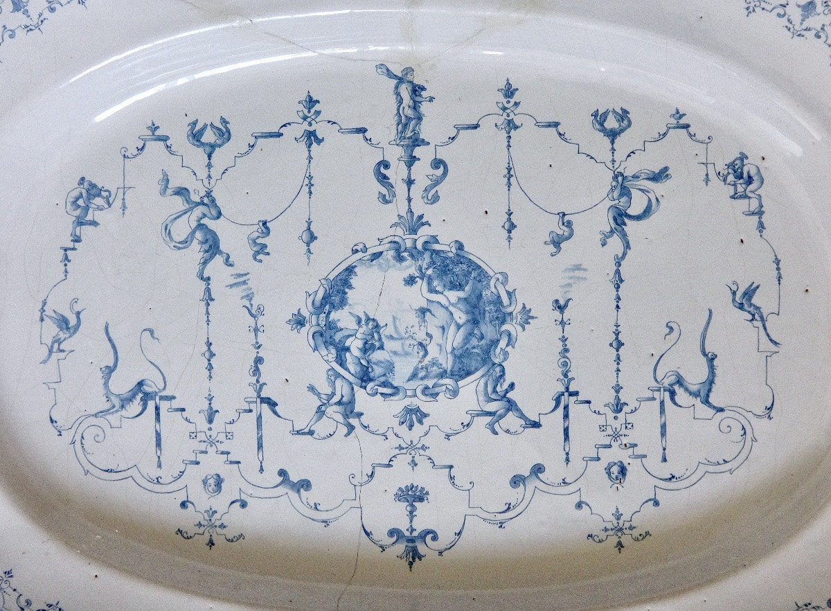 Montpellier Earthenware Large Dish Decorated In The Berain Style, 18th Century, To Be Restored -photo-4