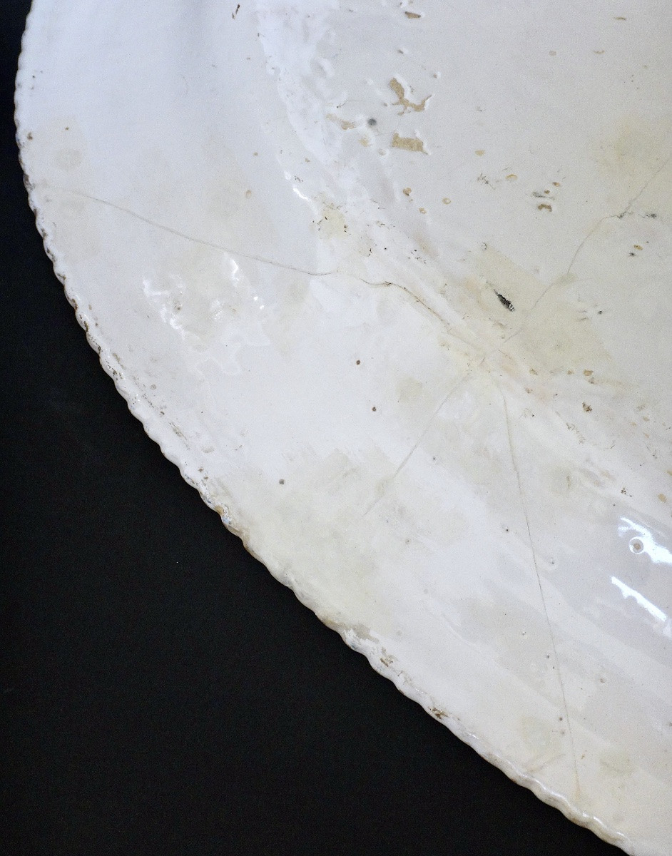 Montpellier Earthenware Large Dish Decorated In The Berain Style, 18th Century, To Be Restored -photo-7