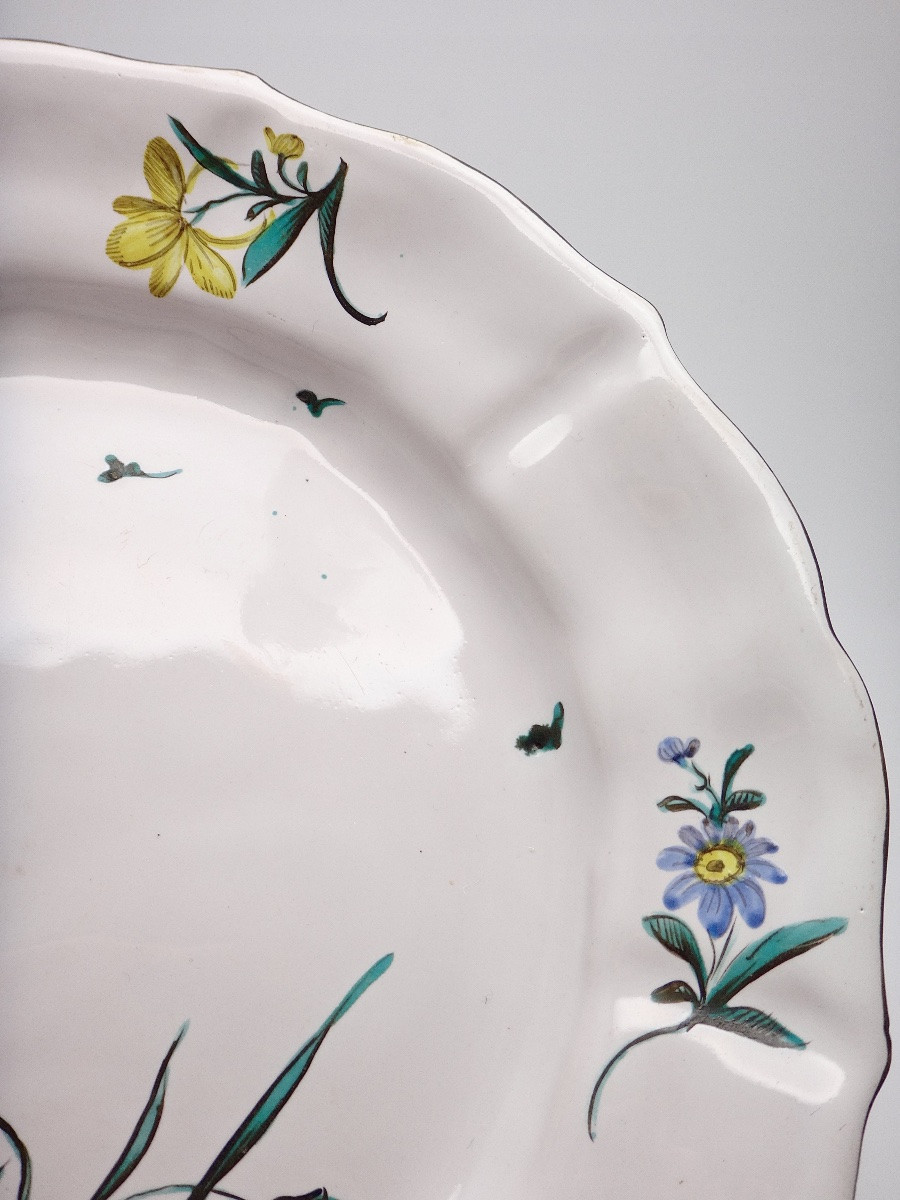 Assiette en faïence polychrome jeté de fleurs ( Marseille ) époque XVIIIe-photo-2