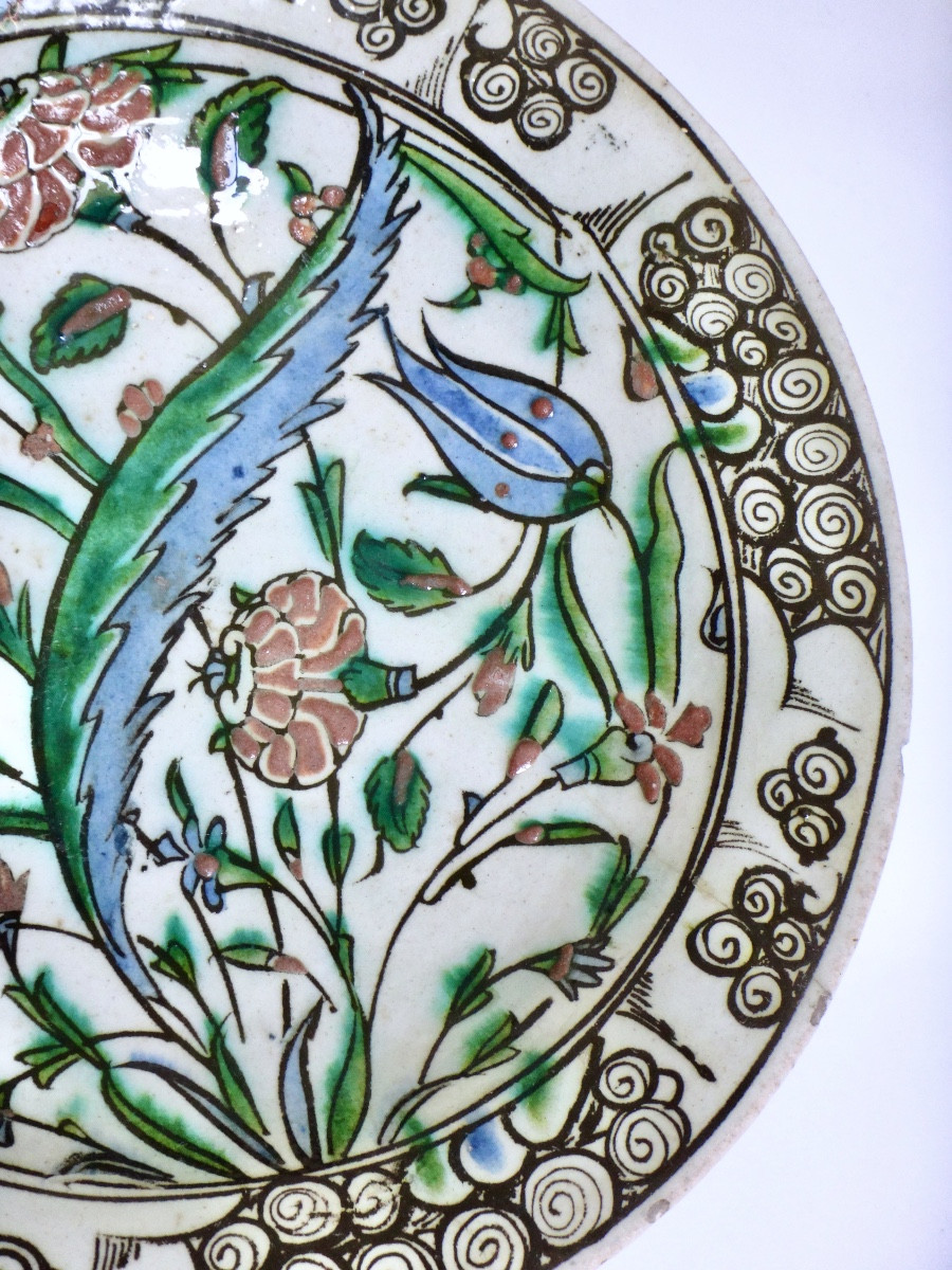 Iznik Earthenware Dish With Saz Palm - Circa 1600-photo-1