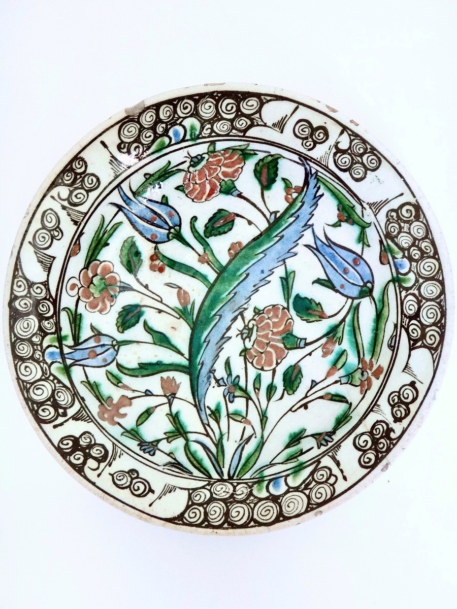 PLAT EN FAIENCE D' IZNIK À LA PALME SAZ ART OTTOMAN EPOQUE XVIIe  