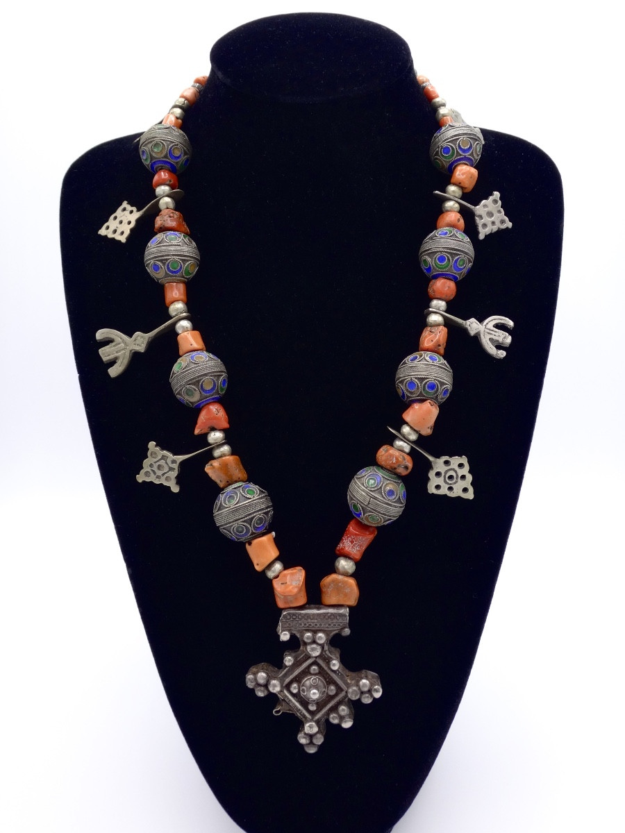 Kabyle Berber Beni Yenni Necklace - Silver "taza" Beads And "el Merjane" Red Coral