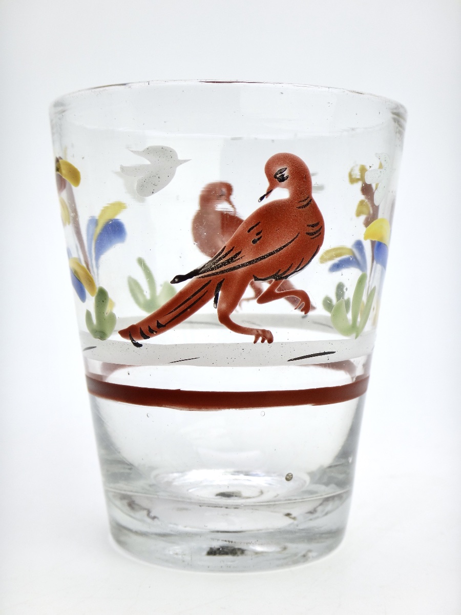 Gobelet émaillé en verre soufflé Alsace ou Suisse époque XVIIIe