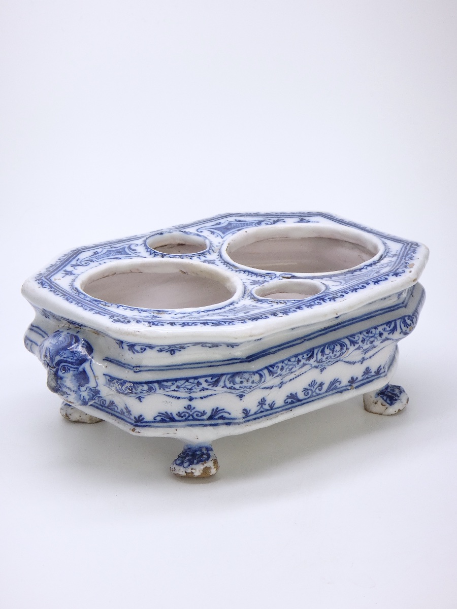 Moustiers Earthenware Oil Cruet By Olérys Laugier à La Bérain, In Shades Of Blue, 18th Century