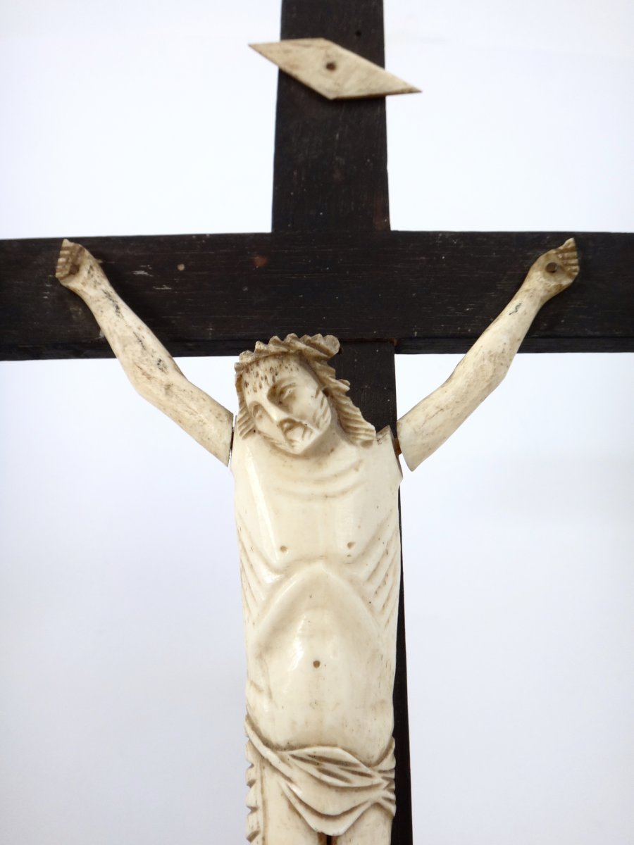 Crucifix Christ Janseniste en os sculpté  Epoque XVIIIeme-photo-3