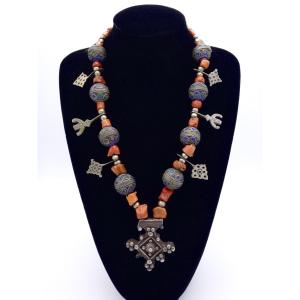 Kabyle Berber Beni Yenni Necklace - Silver "taza" Beads And "el Merjane" Red Coral