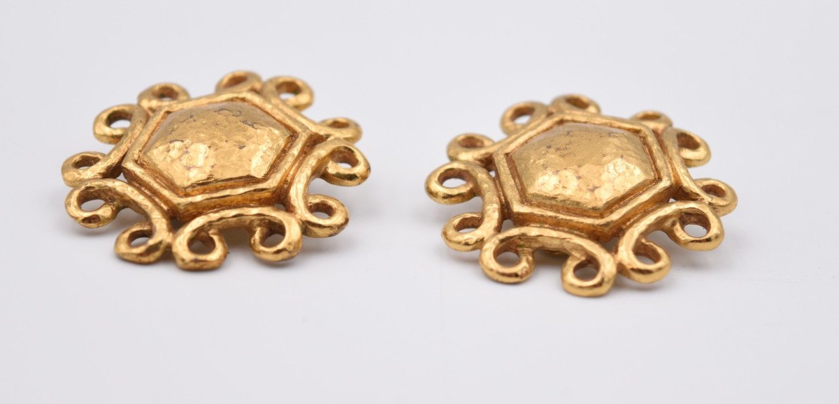 Paire De Boucles d'Oreilles à Clips Vintage Yves Saint Laurent En Métal Doré-photo-1