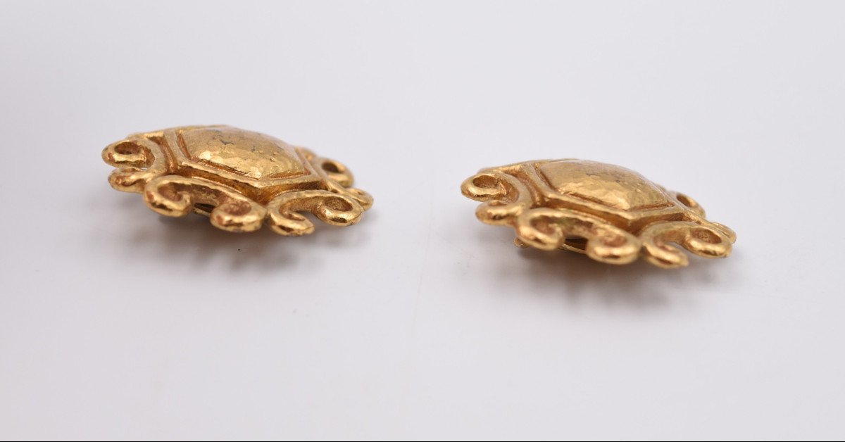 Pair Of Vintage Yves Saint Laurent Clip-on Earrings In Gold Metal-photo-4