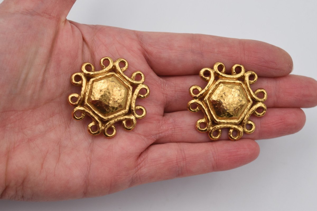 Paire De Boucles d'Oreilles à Clips Vintage Yves Saint Laurent En Métal Doré-photo-8