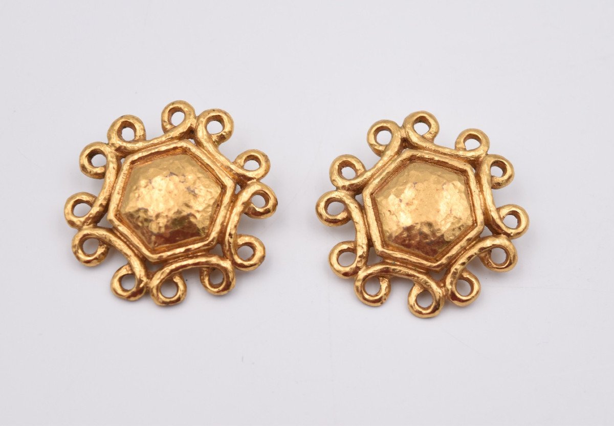 Pair Of Vintage Yves Saint Laurent Clip-on Earrings In Gold Metal