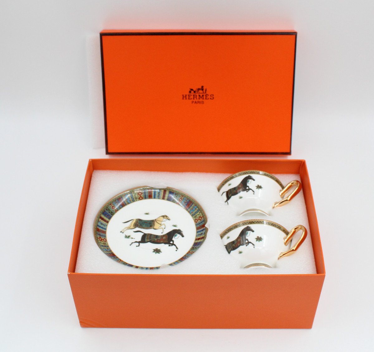 Hermes Pair Of Cheval d'Orient Teacups And Saucers With Box-photo-2